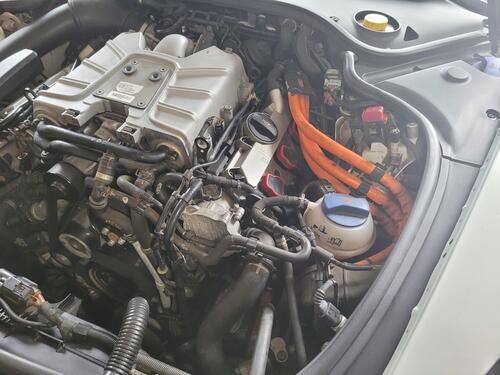 Porsche Panamera engine bay 3