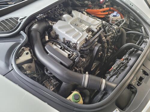 Porsche Panamera engine bay 4