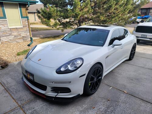 Porsche Panamera exterior 2