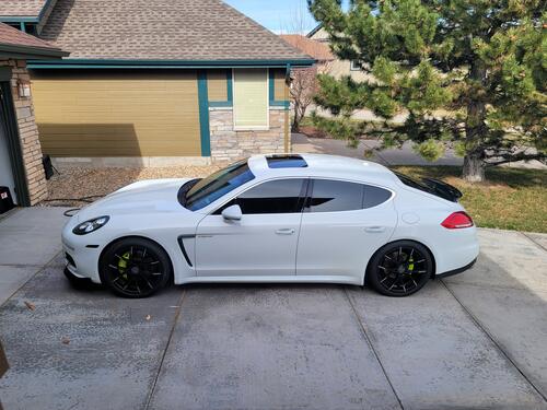 Porsche Panamera exterior 3