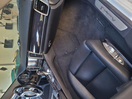 Porsche Panamera interior shot 8